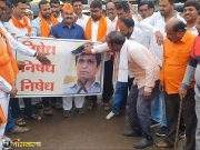 बुलडाणा चिखली येथे भाजप चे माजी खासदार किरीट सोमय्या यांच्या पोस्टर ला जोडे मारून पायदळी तुडवून निषेध आंदोलन