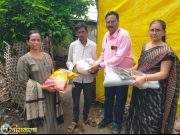 घाटंजी शहरात समाजसेवी, स्वंयसेवी संस्थेतर्फे पुरग्रस्त गरजुं लाभार्थ्यांना घाटंजीचे उद्योजक राम अग्रवाल यांचे हस्ते धान्याचे किट, ब्लँकेट, चादर इत्यादी वाटप..!