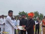 तहसीलदार विजय साळवे यांच्या हस्ते तलाठी भारत लढे यांना स्वातंत्र्य दिनी सर्वोत्कृष्ट पारितोषिक प्रदान..!