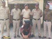 चाकूने वार करून इसमास लुटणाऱ्या चोरट्यास पोलिसांनी ठोकल्या बेड्या ,