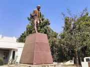 यवतमाळमध्ये महात्मा गांधींच्या पुतळ्याची दुर्दशा – प्रशासनाचे दुर्लक्ष?