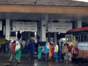 गर्दीचा फायदा घेत पळविले दागिने…