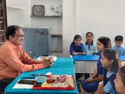 प्रशासकीय अनुभवांचे शाळेत दर्शन – विद्यार्थ्यांनी घेतली केंद्रप्रमुखांची मुलाखत”