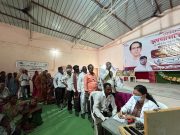 लोकशाहीर अण्णाभाऊ साठे स्मृतिदिनानिमित्त नेत्रतपासणी व मोतीबिंदू शिबिरास उत्स्फूर्त प्रतिसाद; जवळपास दोन हजार रुग्णांचा सहभाग