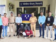 चिखली येथे जबरीने खिशातील रोकड मोबाईल हिसकावून पळालेल्या चोरट्यांना पोलिसांनी ठोकल्या बेड्या