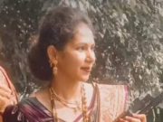 बैलगाडीचा बुलेट ला धक्का लागून समोरून येणाऱ्या ट्रक खाली चिरडून पत्नीचा मृत्यू चिमुकला आणि पति दोघेही सुखरूप बचावले ,