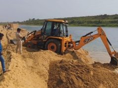 अवैध वाळू उत्खनन व वाहतुकीकडे दुर्लक्ष केल्याप्रकरणी मंडळ अधिकारी, तलाठी निलंबित