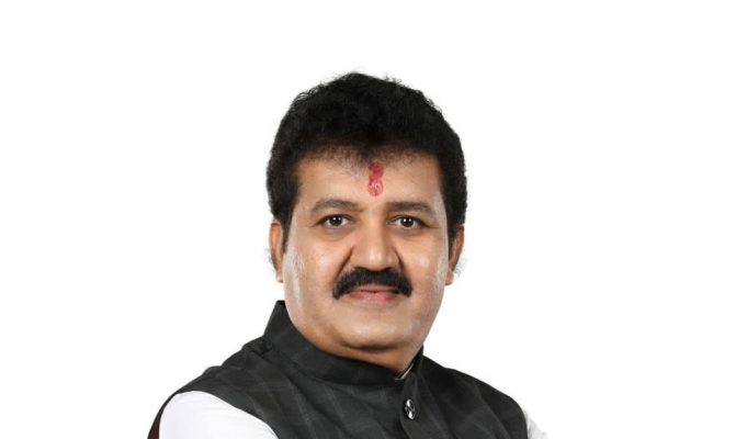 पीक विम्याच्या मदतीपासून शेतकरी वंचित राहू नये यासाठी पालकमंत्र्यांचा पुढाकार