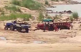 झरी तालुक्यातील दुर्भा नदीपात्रात बोट व पोकलेने रेती उपसा….!