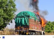 यवतमाळ शहरातील धामणगाव महामार्गावर ट्रक जळून खाक