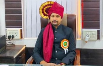 बालविवाह होणार नाही याची दक्षता घ्या.