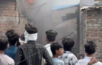 यवतमाळ शहरातील अप्सरा टॉकीज येथे अचानक घराला आग लागली