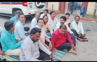 वणी में पत्रकारों के ‘धरना’ प्रदर्शन के आगे झुकी पुलिस; भूखंड धोखाधड़ी मामले में पटवारी और मंडल अधिकारी समेत चार पर मामला दर्ज