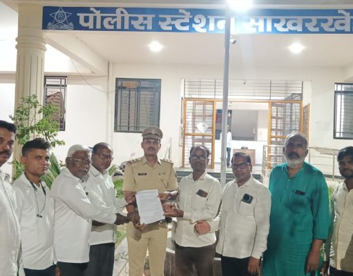 वार्तांकन करतांना रेती माफीयांनी पत्रकार रामदास कहाळे यांच्यावर केलेल्या जीवघेणा हल्ल्याचा साखरखेर्डा येथे निषेध !