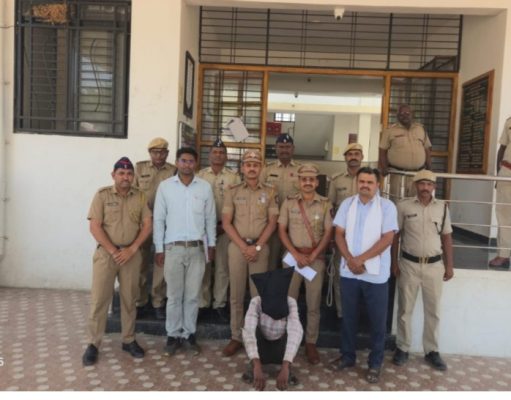 खून प्रकरणी अवघ्या काही तासातच परप्रांतीय आरोपी मजूर साथीदाराला अटक .
