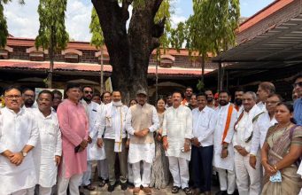 मविआचे उमेदवार साहेबराव कांबळे यांचा अर्ज दाखल; हिरा पॅलेसमध्ये नगरसेवकांच्या बैठकीत विजयाचा निर्धार